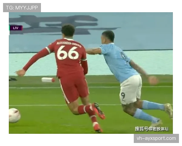 手抛球规则详解:合法投掷条件与裁判判罚标准解析 手抛球规则详解:合法投掷条件与裁判判罚标准解析
